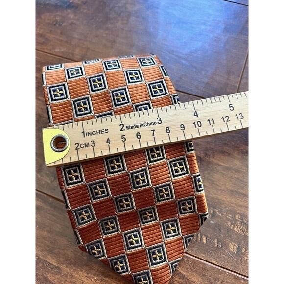 Hubert White All Silk Made In America PAttern Dress Tie - Picture 2 of 6